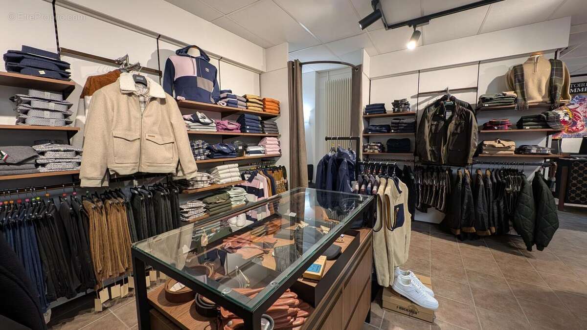 Photo 9 - Commerce à CHINON