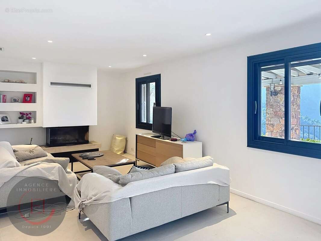 Maison à MANDELIEU-LA-NAPOULE