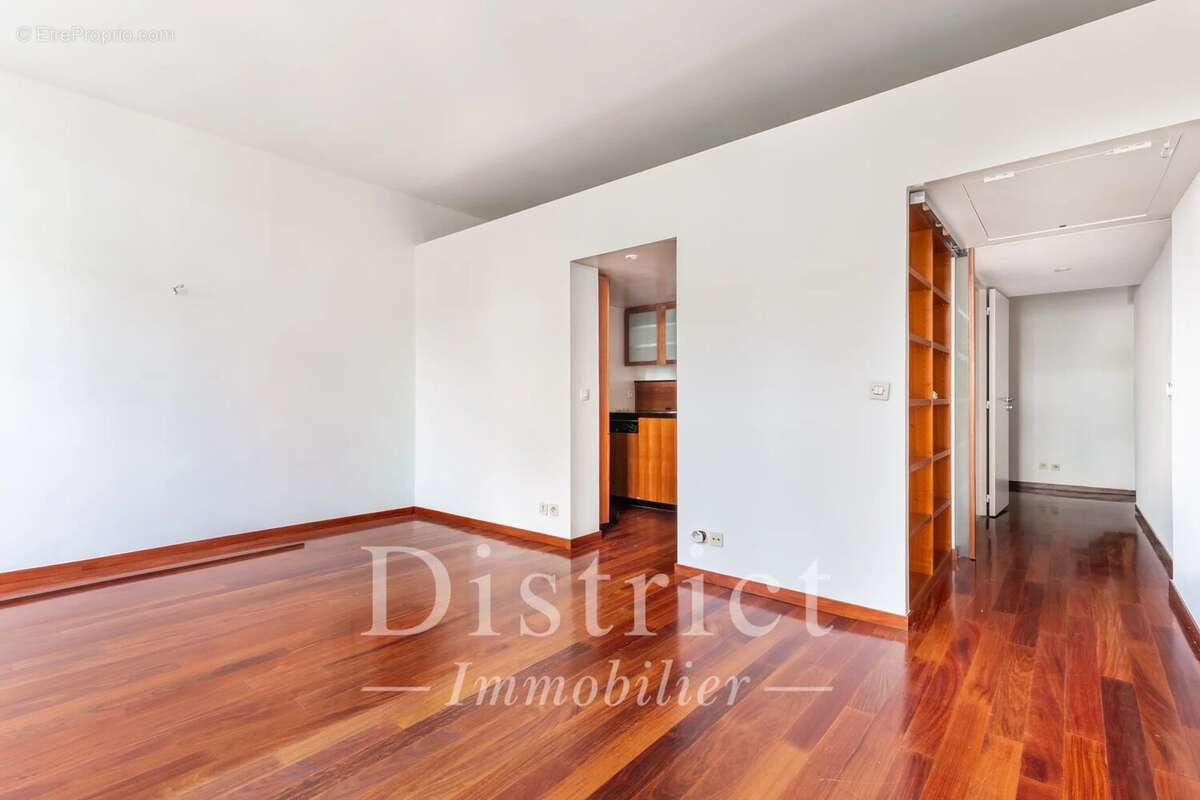 Saint-Germain-des-Prés / Studio de 49m² au sol en étage élevé - photo 5