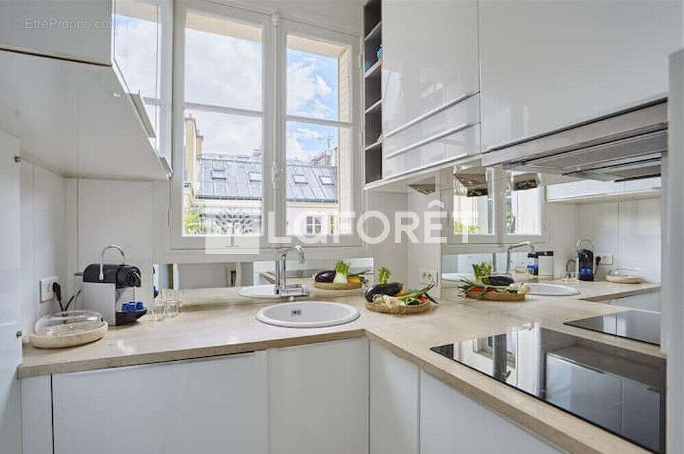 Appartement à PARIS-8E