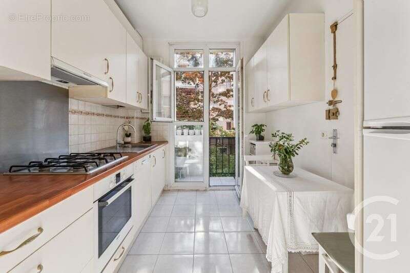Appartement à NEUILLY-SUR-SEINE