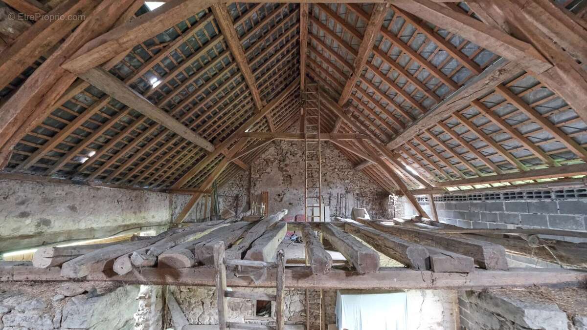 Maison à MONTIGNY-EN-MORVAN