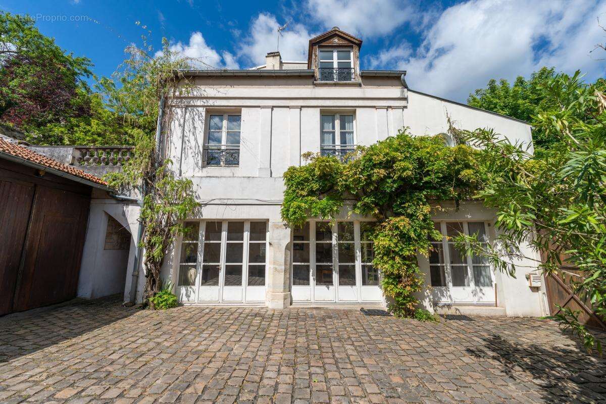 Maison à VILLE-D'AVRAY
