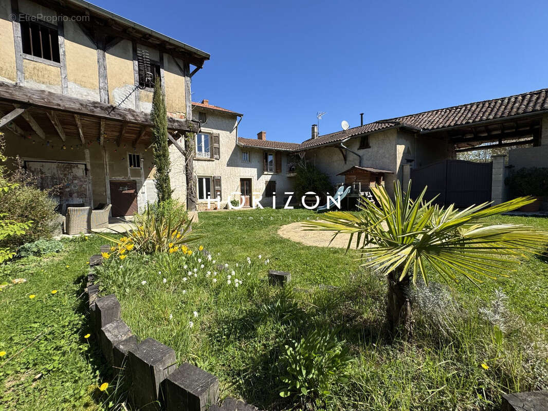 Maison 162 m² à Baneins  - photo 2