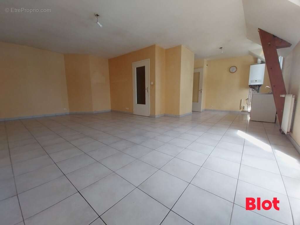 Appartement à LA CHAPELLE-DES-FOUGERETZ