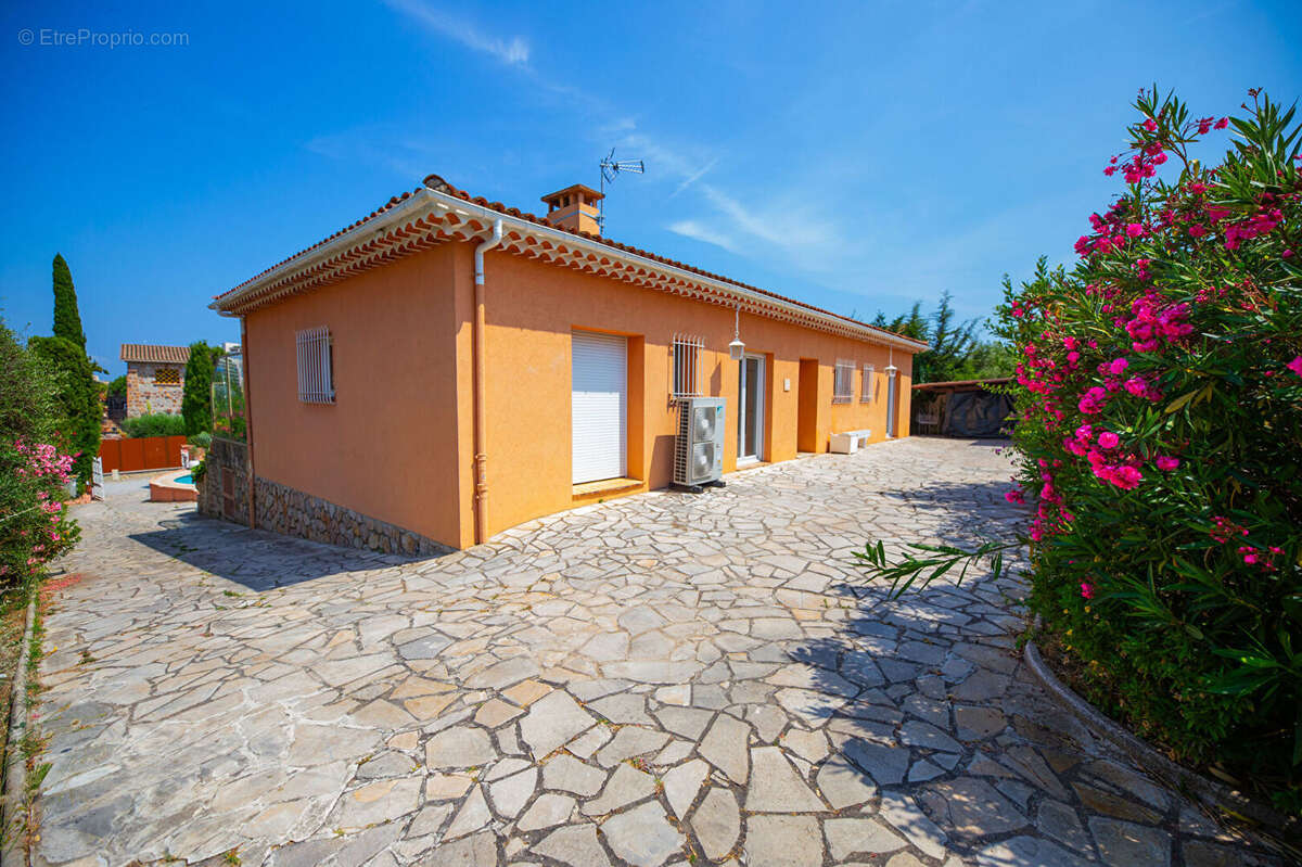 Maison à MANDELIEU-LA-NAPOULE