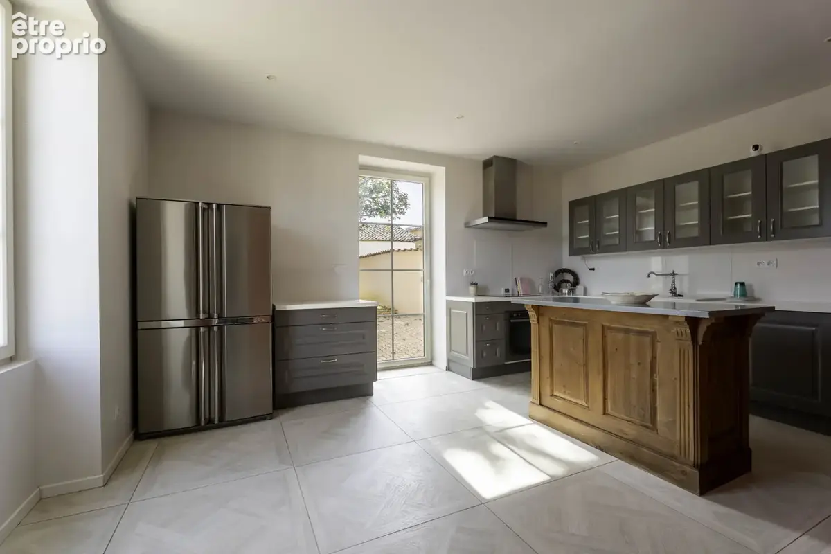 Au cœur de Lachassagne   Élégante maison bourgeoise avec jardin piscinable - secteur sécurisé - photo 6