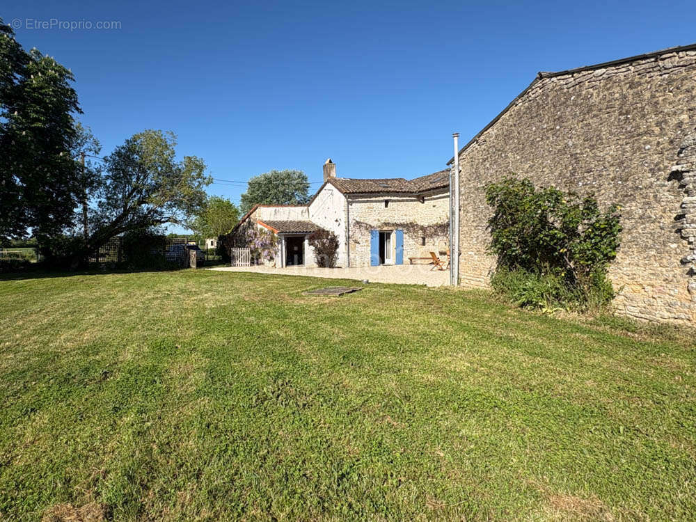 Maison à LEZAY