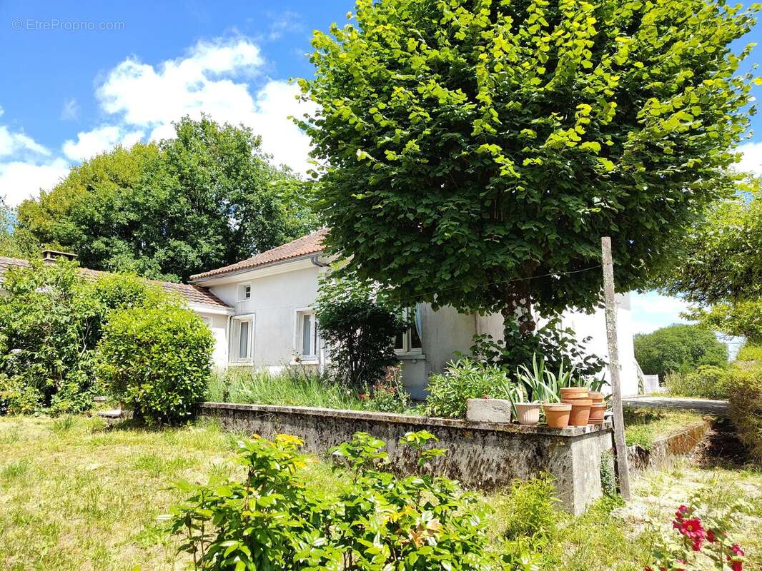 Maison à PIEGUT-PLUVIERS