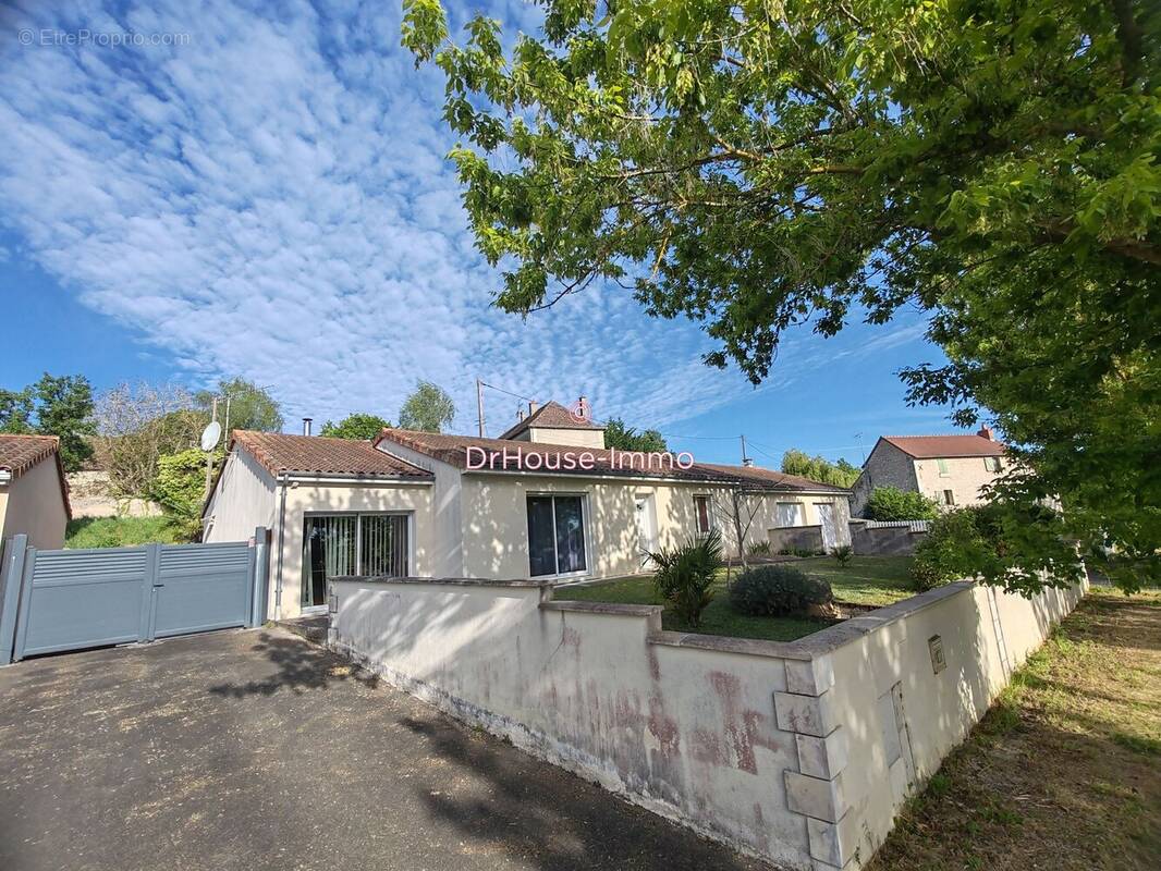 Maison à DANGE-SAINT-ROMAIN