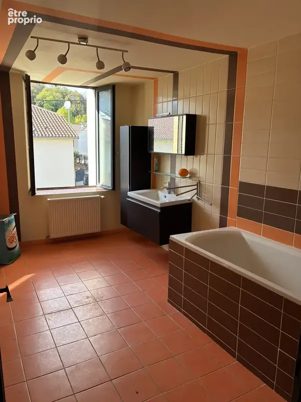 Maison rénovée, habitable, mais travaux de toiture à prévoir - photo 2