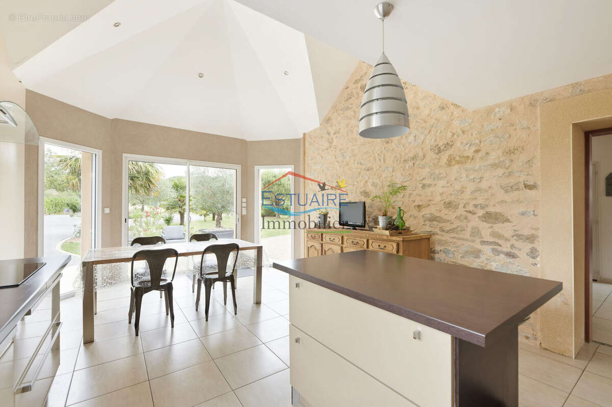 Maison à LA CHAPELLE-LAUNAY