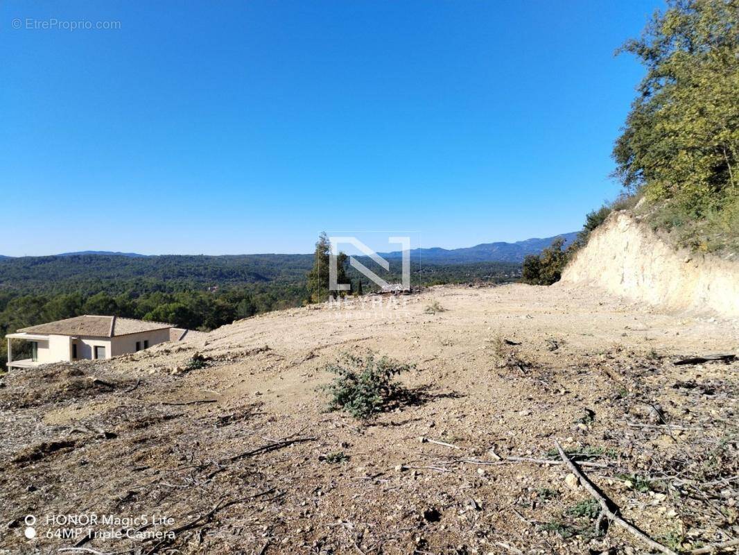 Terrain à MONTAUROUX