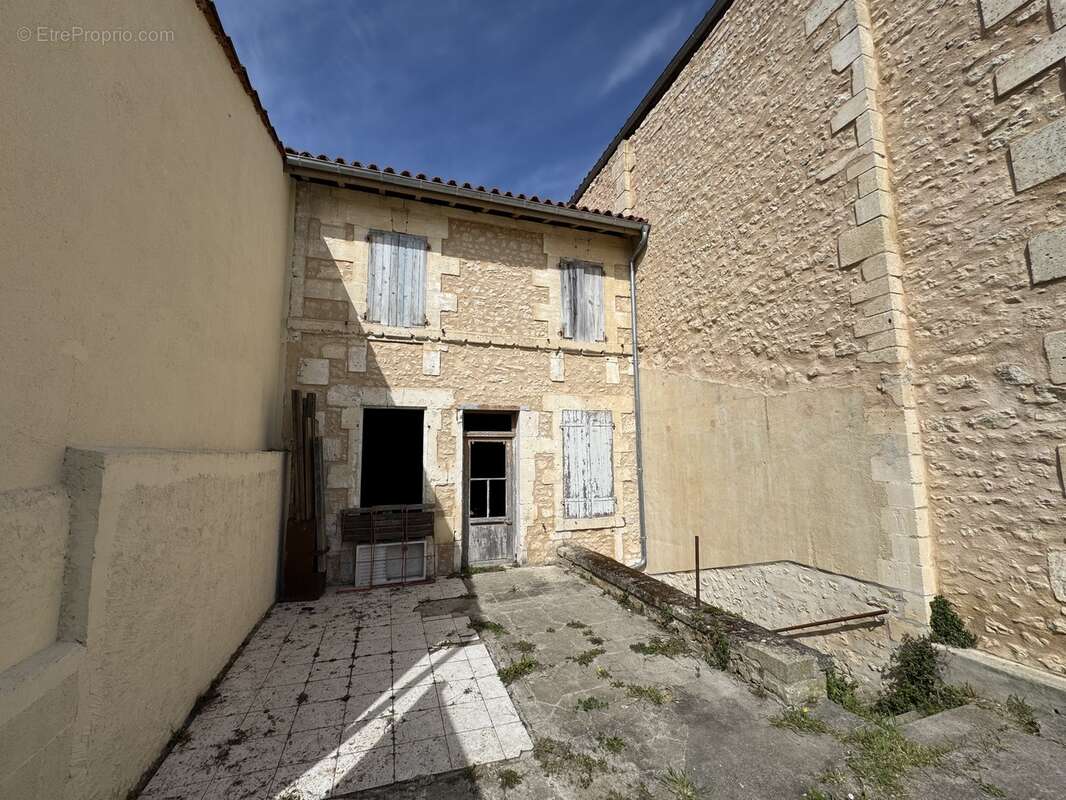 Maison 140 m² à Barbezieux-Saint-Hilaire  - photo 96