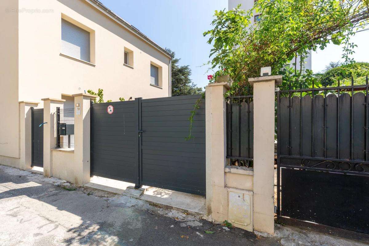Maison de 7 pièces de 150 m² à Villejuif - photo 14