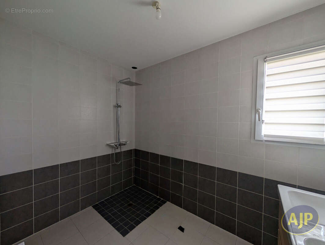 Maison à ROCHESERVIERE