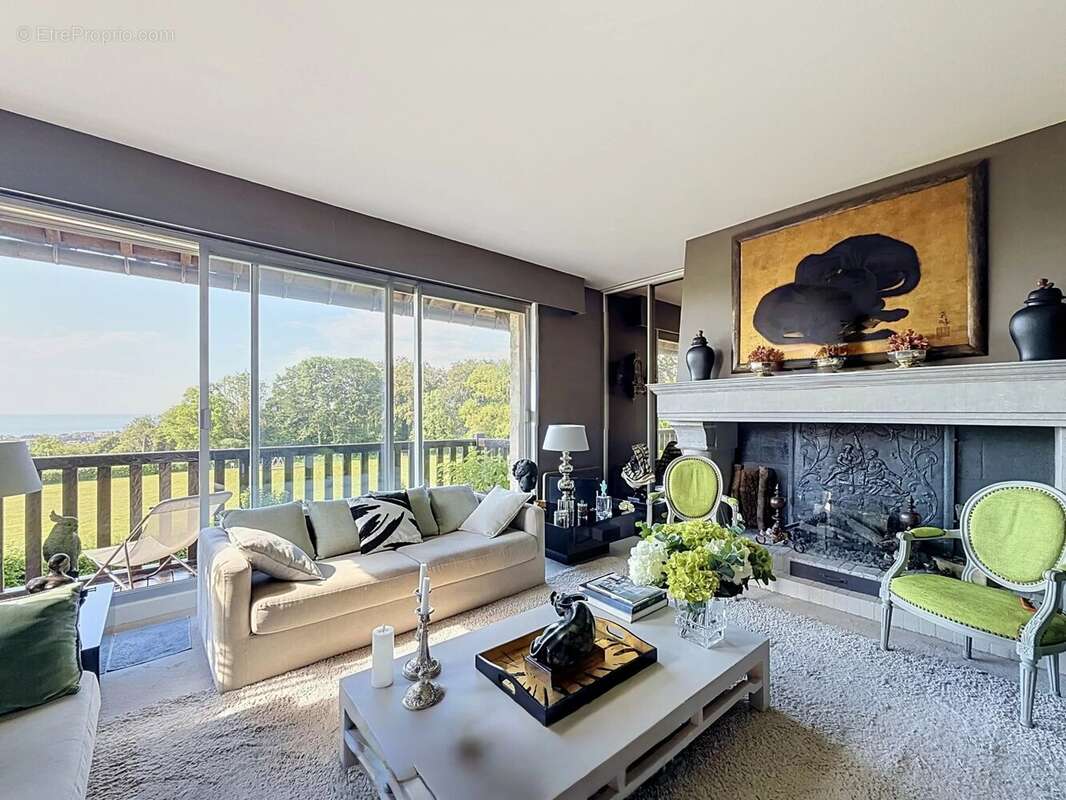 Appartement à TOURGEVILLE