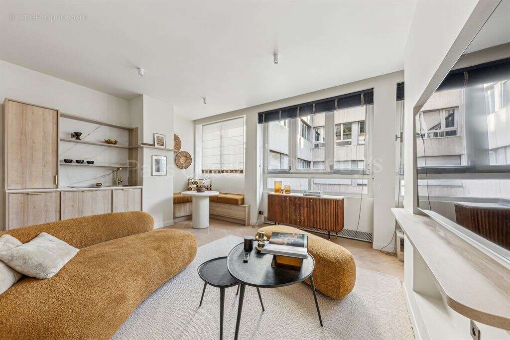 Appartement à PARIS-8E