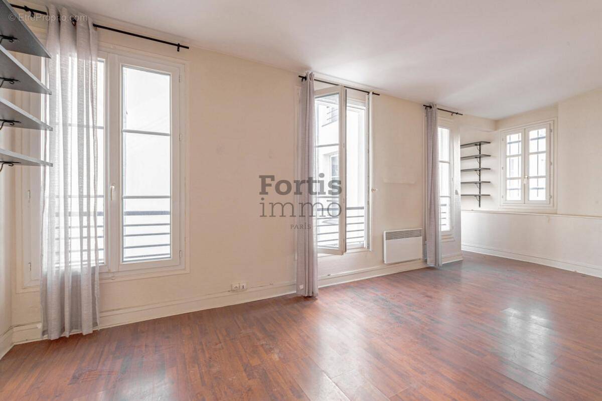 Appartement à PARIS-3E