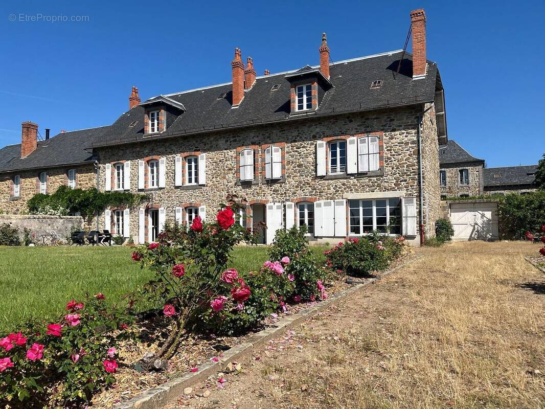Maison à RUYNES-EN-MARGERIDE
