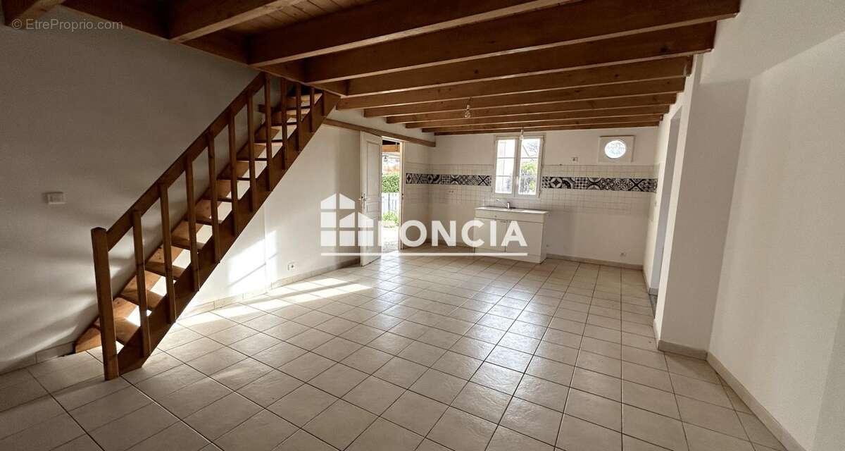 Maison 3 chambres avec garage proche centre-bourg - photo 3