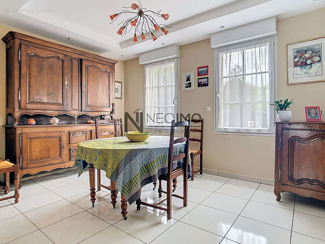 Maison à NEUFCHATEAU