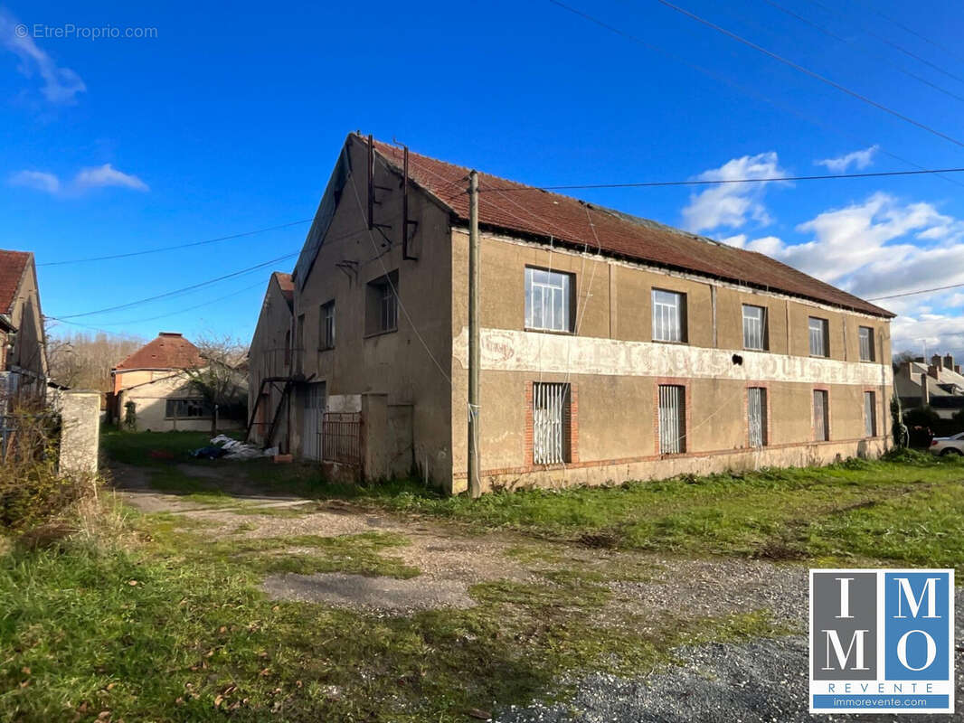 Commerce à MEHUN-SUR-YEVRE