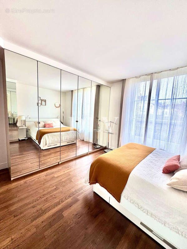 chambre principale - Appartement à FONTAINEBLEAU