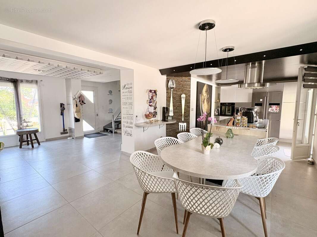 Maison 204 m² à Checy  - photo 4