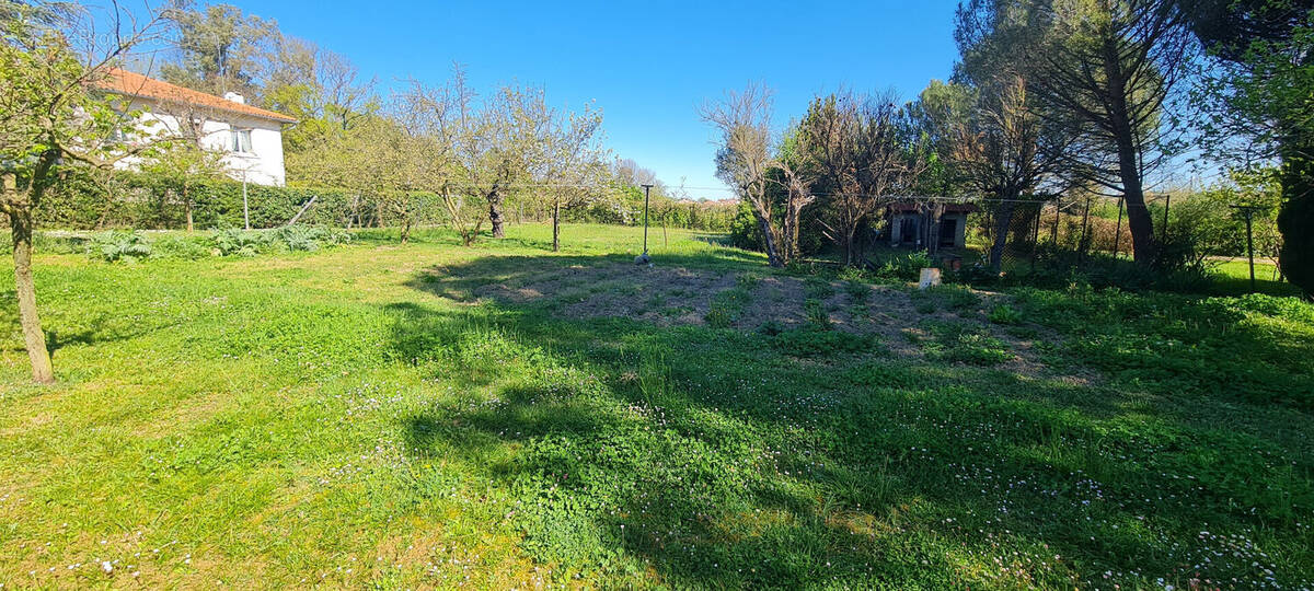 Terrain à SAINT-SULPICE-SUR-LEZE
