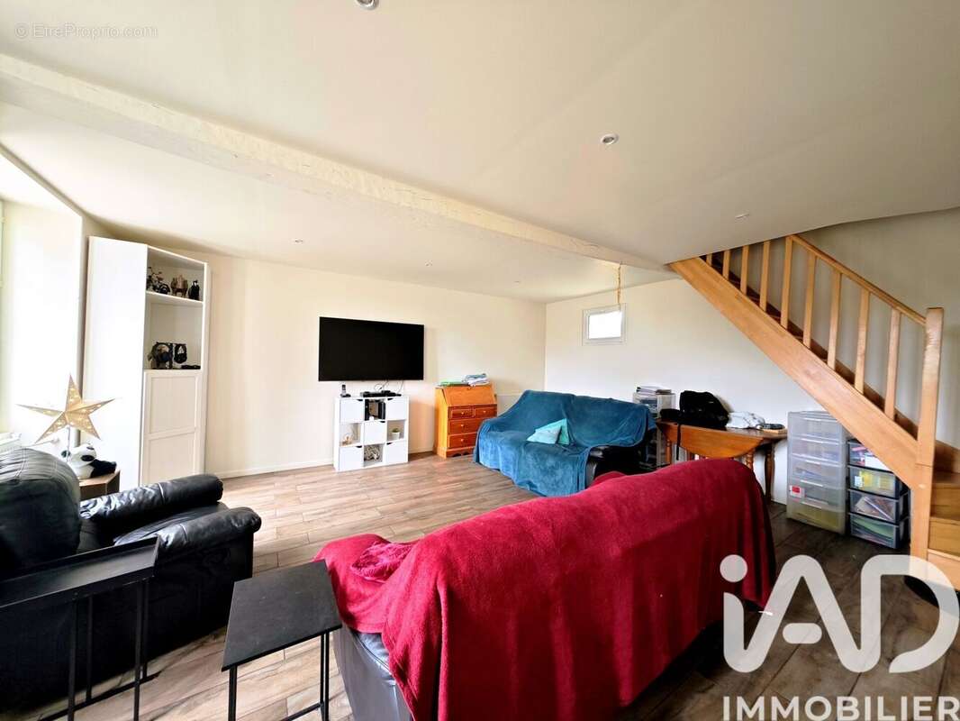 Maison 225 m² à Saint-Pierre-De-Juillers  - photo 9