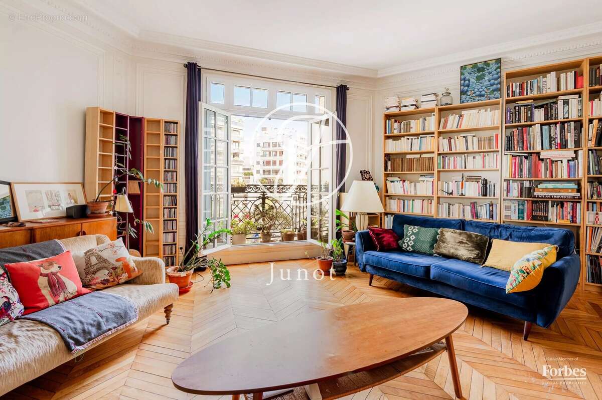Appartement à PARIS-16E