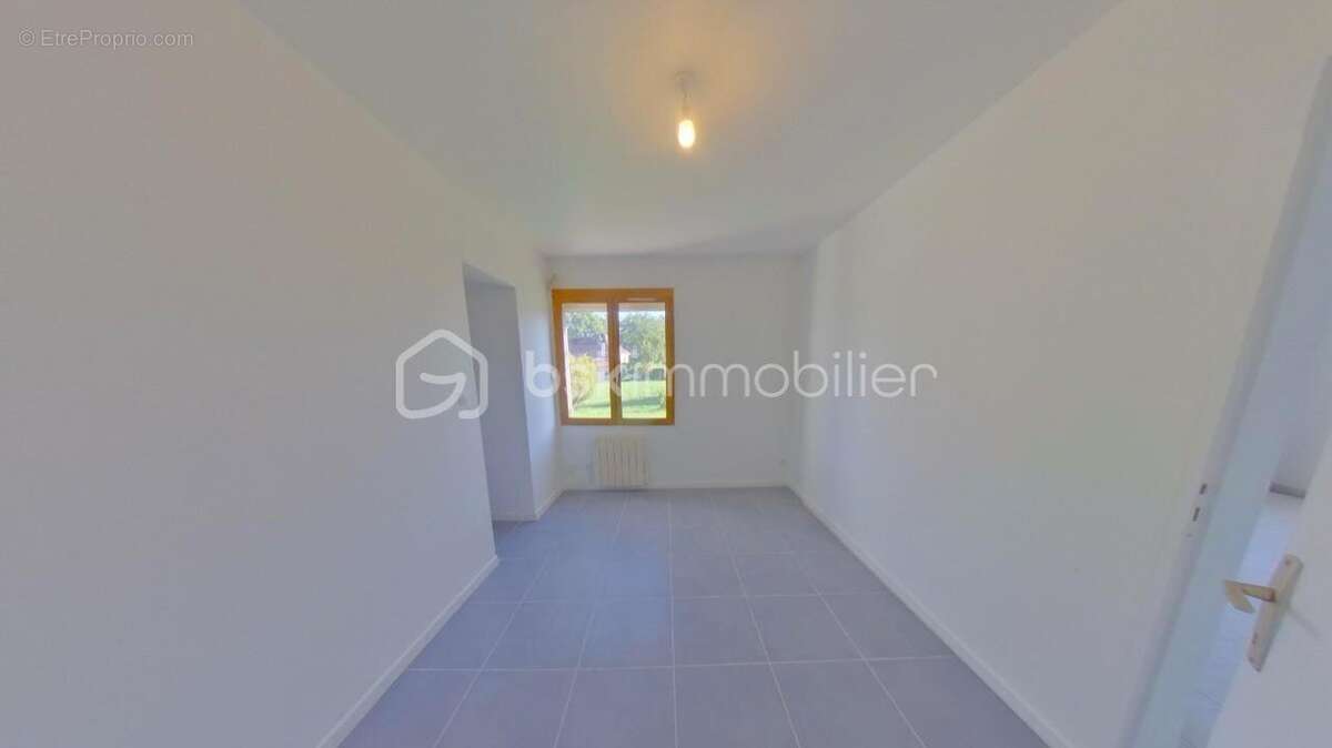 Longère de 92 m² sur 4065 m² de terrain - photo 9