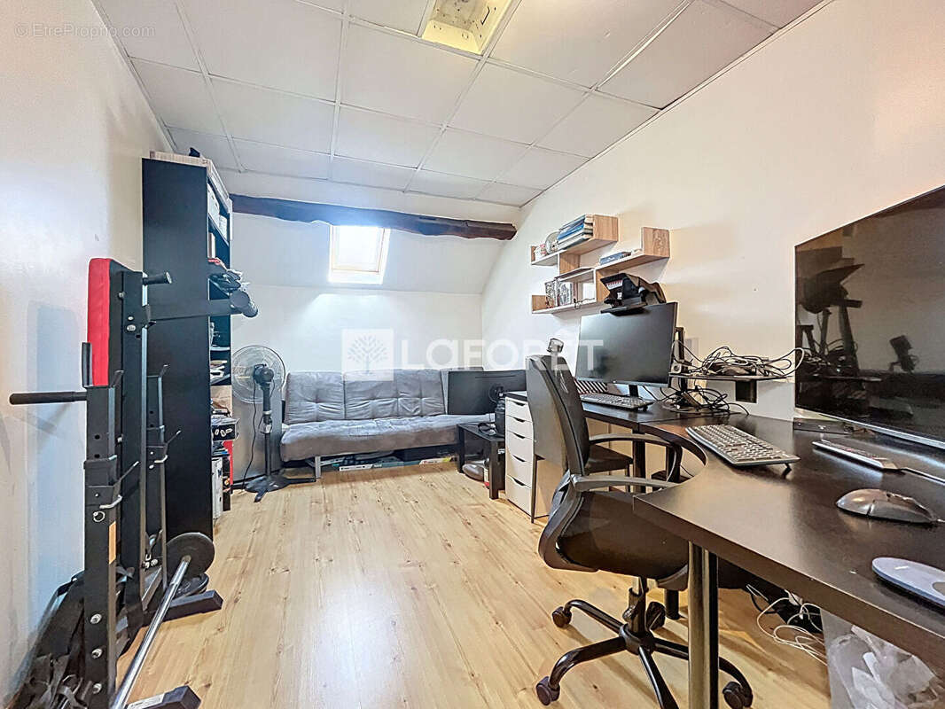 Maison à LE MESNIL-AUBRY