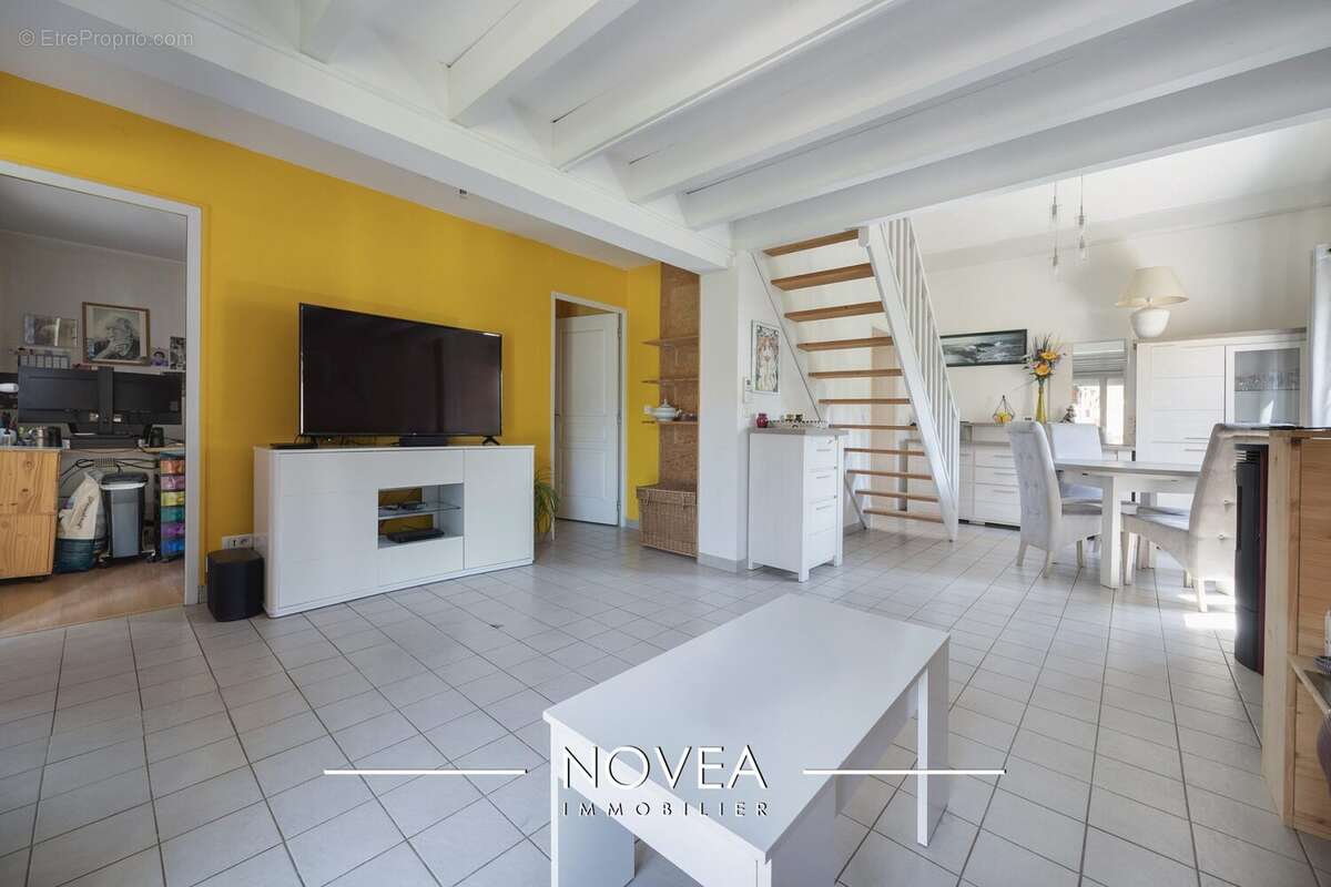Maison 183 m² à Miserieux  - photo 8