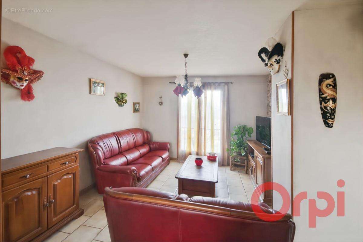 Maison à LA GUERCHE-SUR-L'AUBOIS