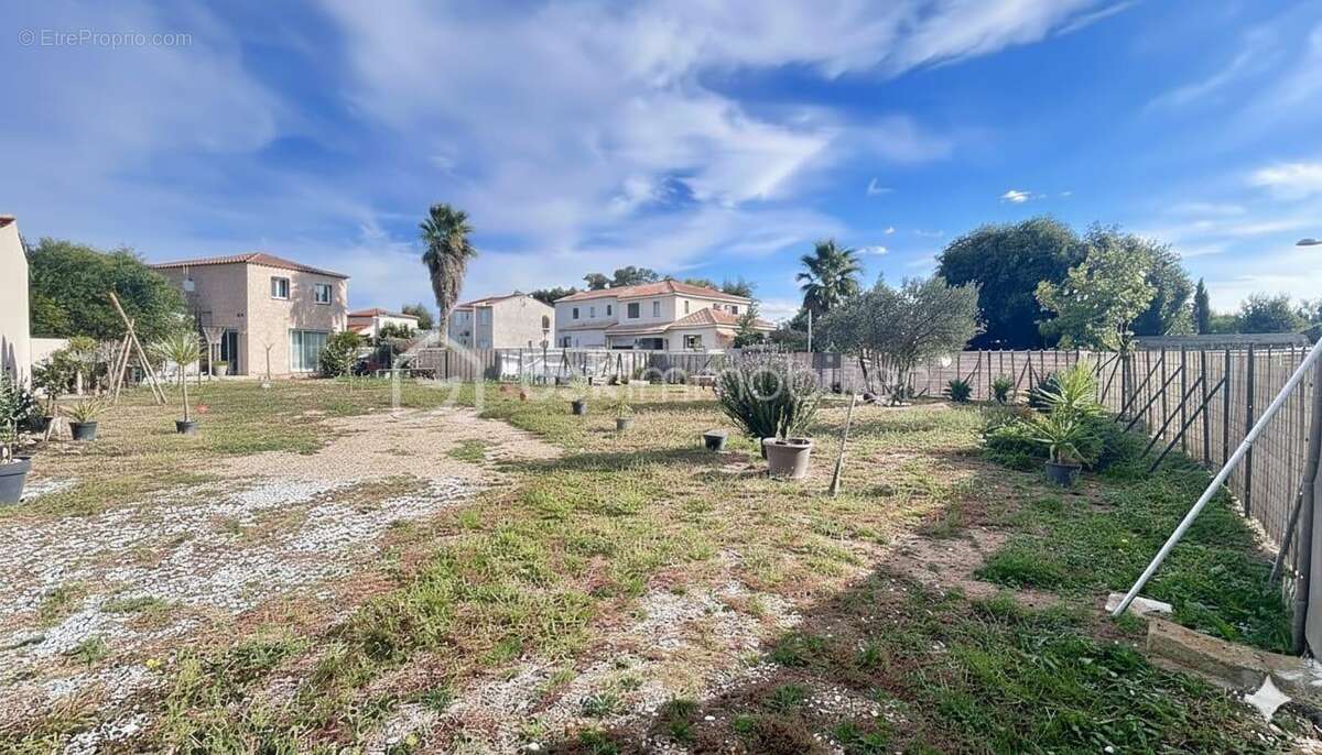 Terrain à LE SOLER