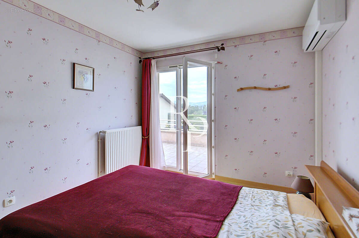 Maison à GREZIEU-LA-VARENNE