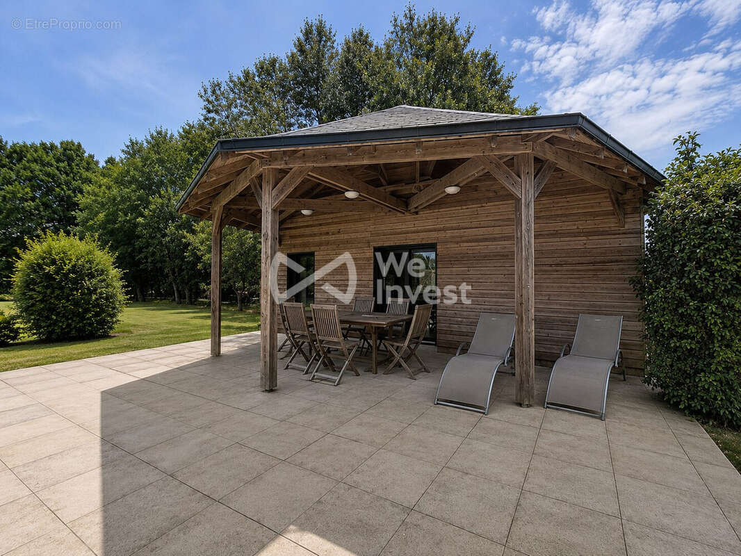 Maison 217 m² à Laval  - photo 9