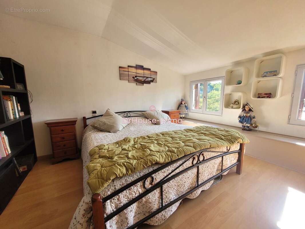 Maison à LA SELLE-SUR-LE-BIED