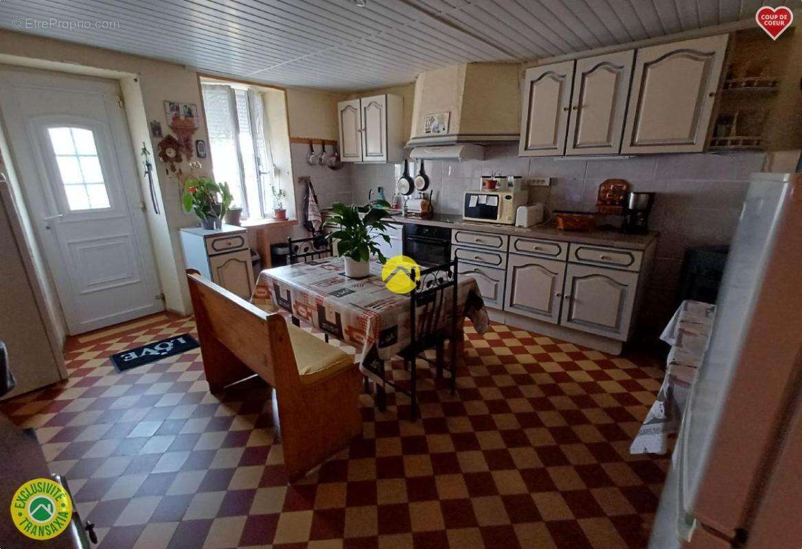 Maison à MONTVICQ