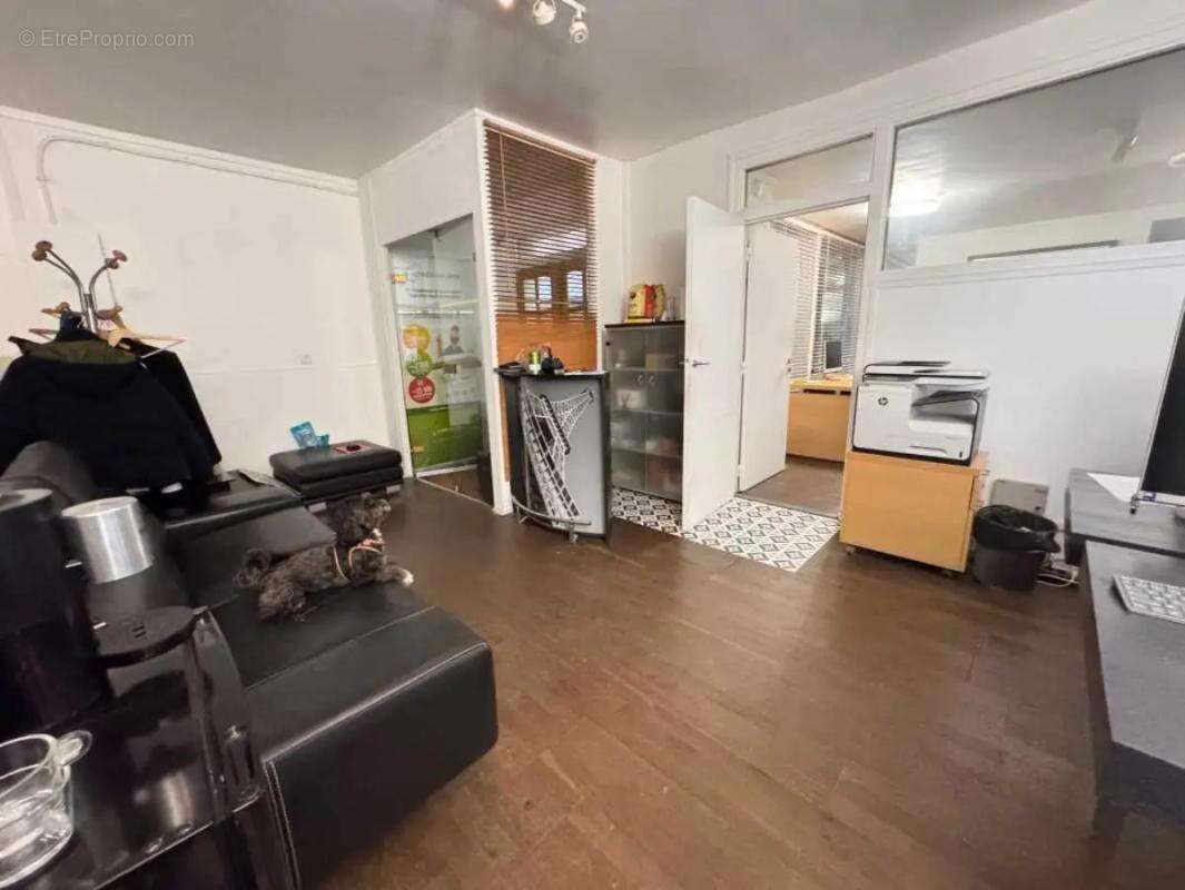 Commerce à PARIS-8E