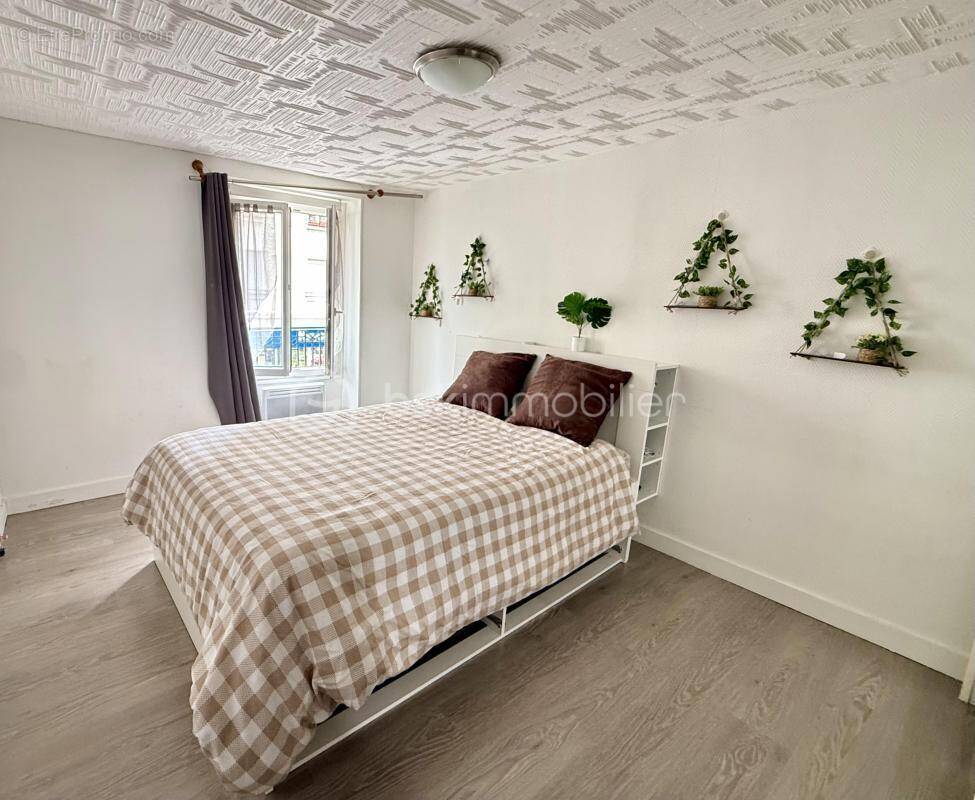 Appartement à LES LILAS