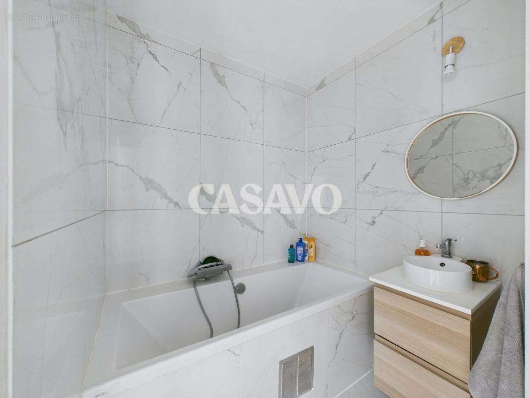 Appartement à COURBEVOIE