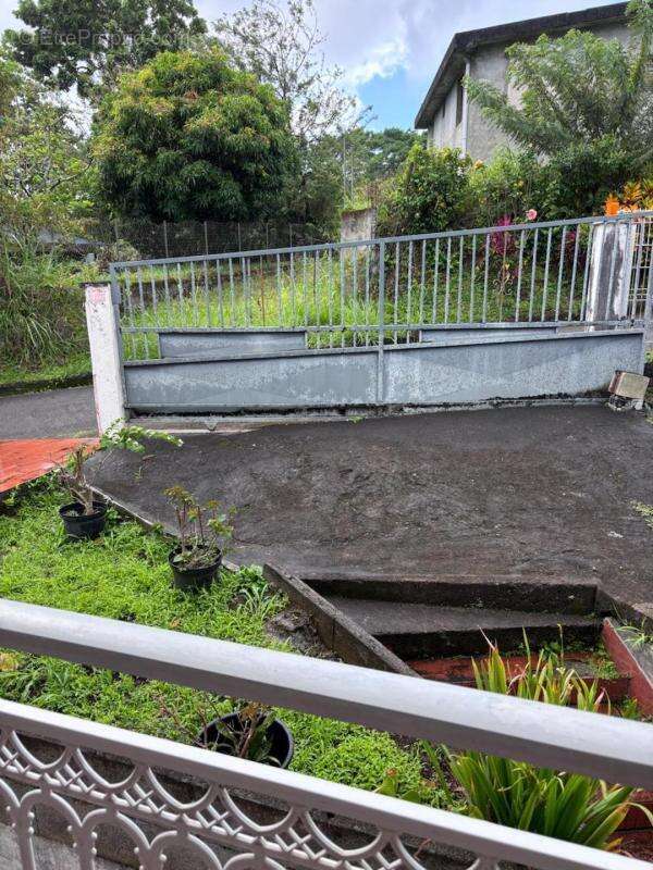 À vendre : Maison spacieuse de 187 m² à Morne Vert (97226) - Idéal pour le tourisme vert ! - photo 3