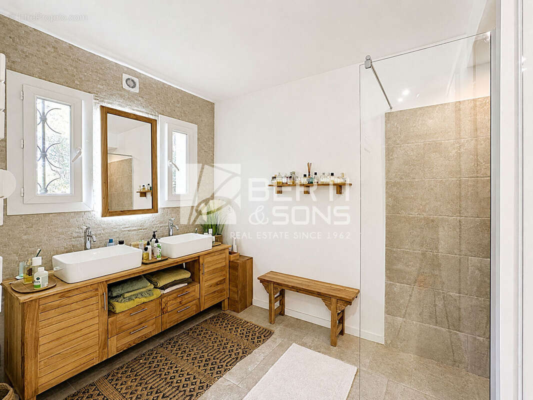 Mougins - villa de charme au coeur d'un domaine prive et securise - photo 8