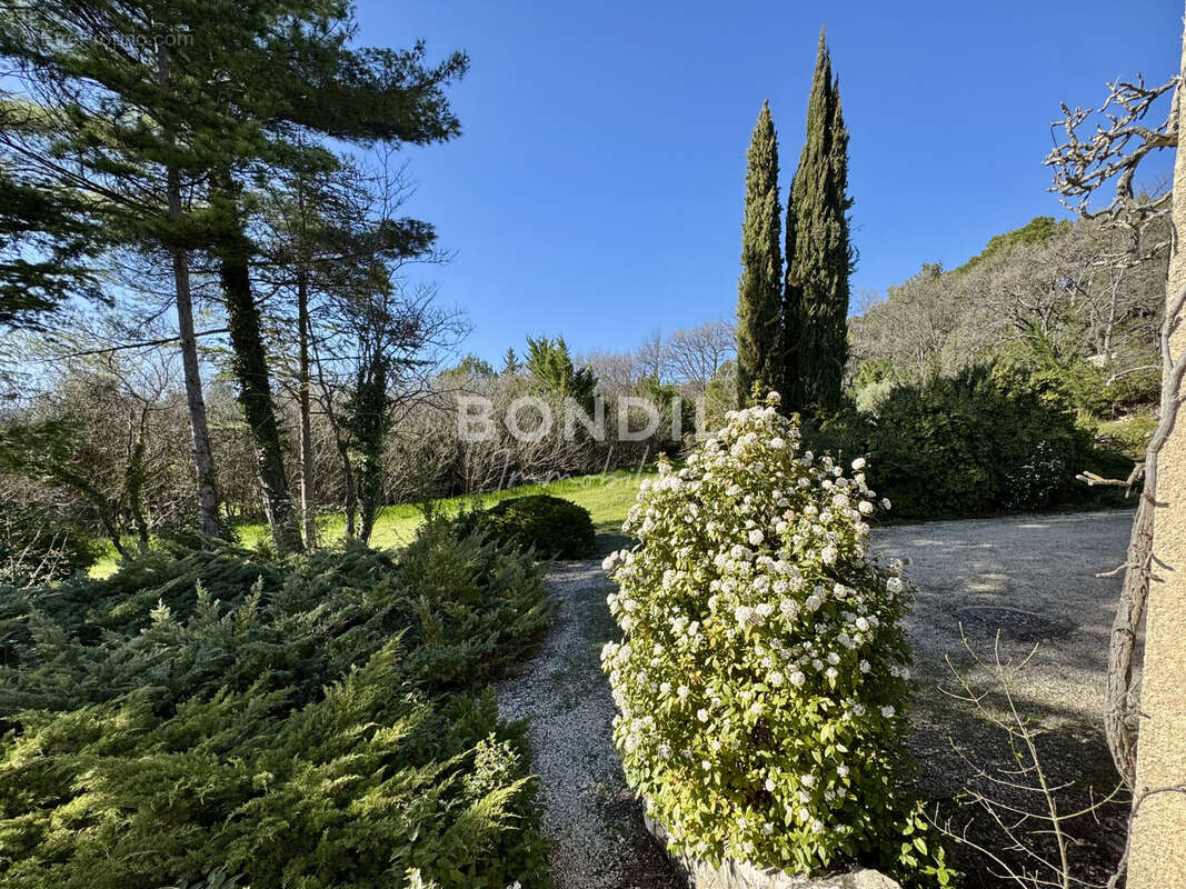 Maison à LA BASTIDE-DES-JOURDANS