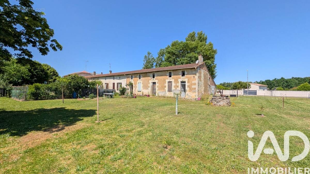 Photo 1 - Appartement à BUSSAC-FORET