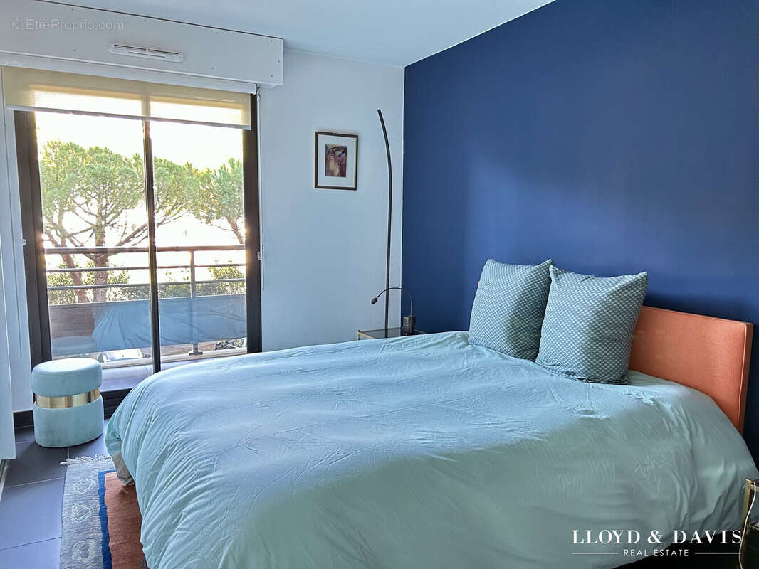 CHAMBRE/BALCON ET SALLE D EAU - Appartement à MARSEILLE-8E