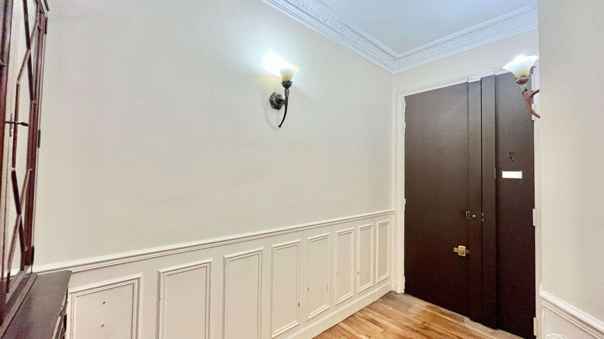 Appartement à PARIS-16E